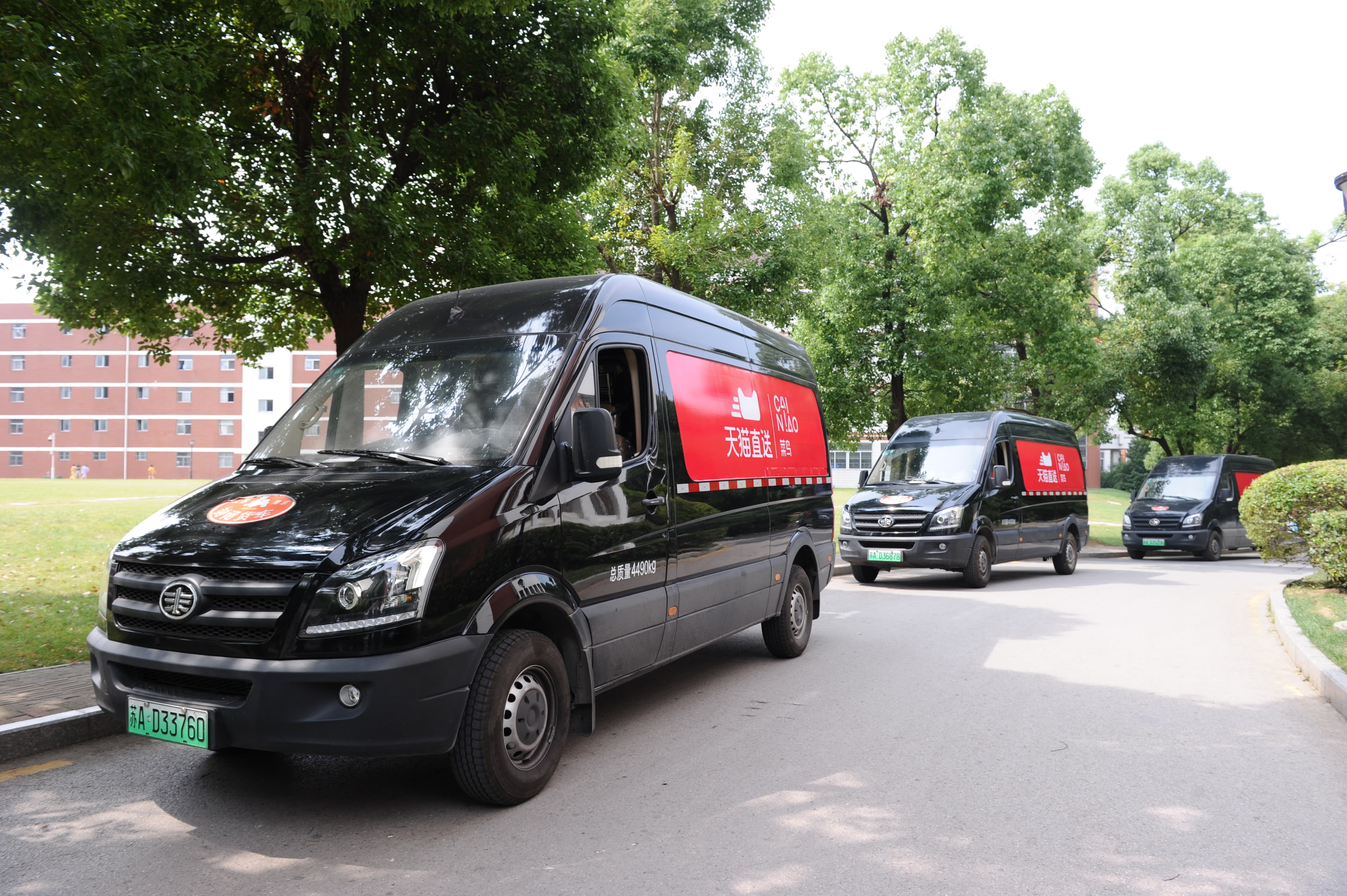 *京大南**二女生收到618个包裹，全是送的