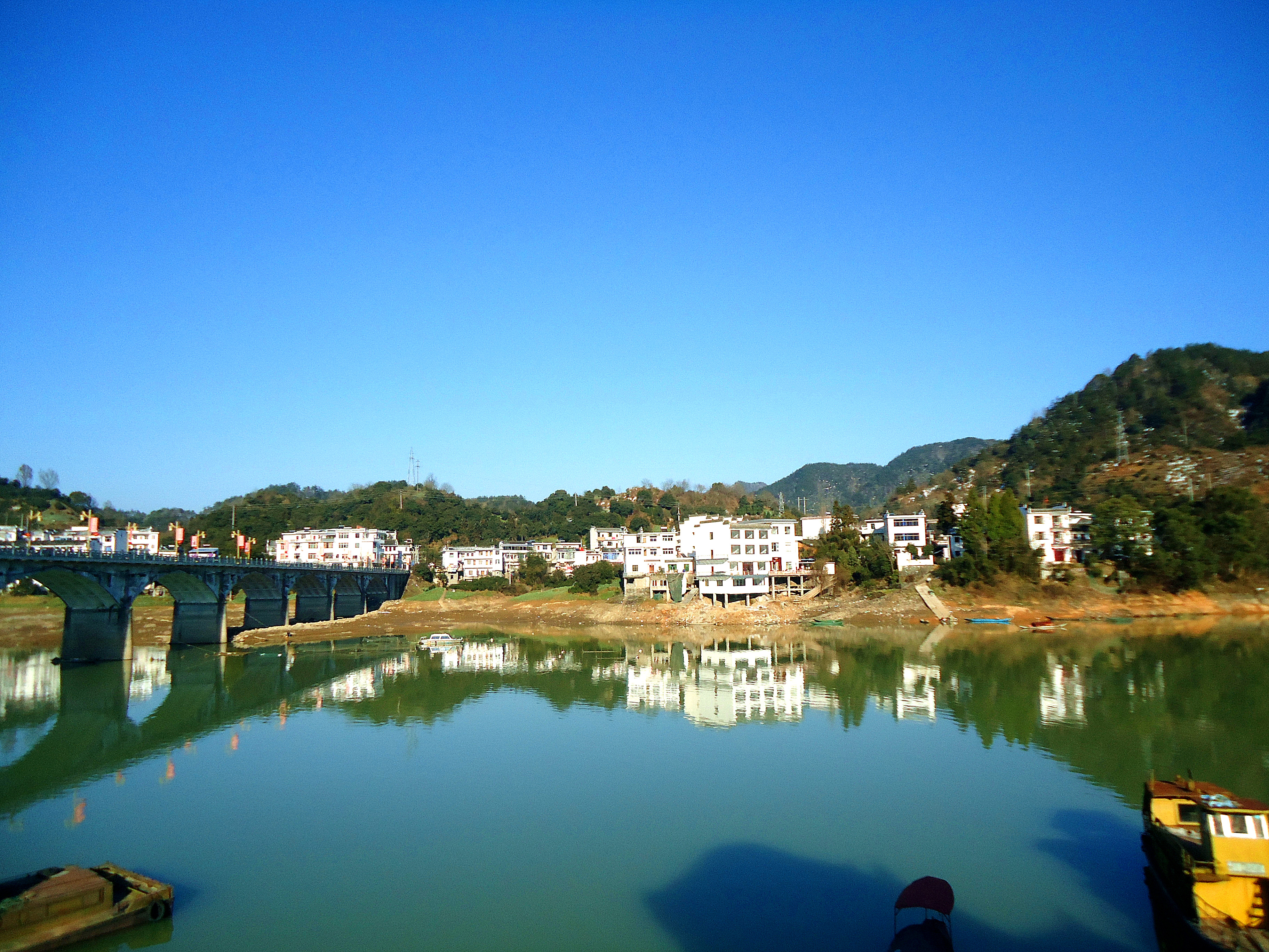 新安江畔的这个古镇，一处隐藏于山水之间的世外桃源