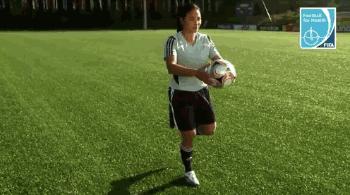 踢球注意脚不要受伤,踢球前热身多久合适