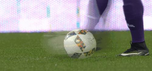 踢球注意脚不要受伤,踢球必做热身