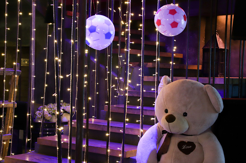 赏着足球运动员的翘臀，吃着厦门超大大大大的海鲜大咖