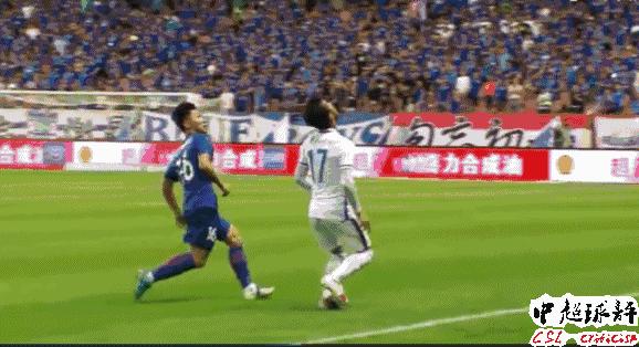 足球史上最可怕的重伤,足球场上恐怖的受伤瞬间断腿