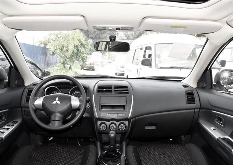 这4款车用塑料板代替中控屏，最狠的连收音机都没有！