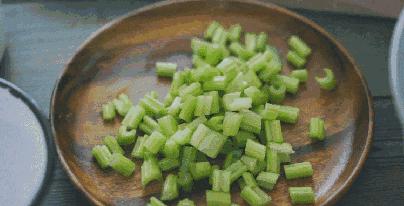 胡吃海塞后胃难受打嗝难闻,前一天胡吃海塞第二天胃难受