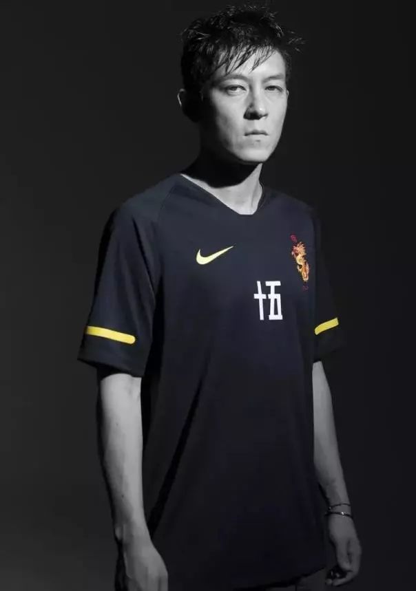 世界杯联名bearbrick,世界杯联名产品