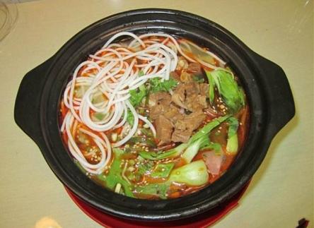 重庆一绝鸡汤砂锅米线,鸡汤米线砂锅