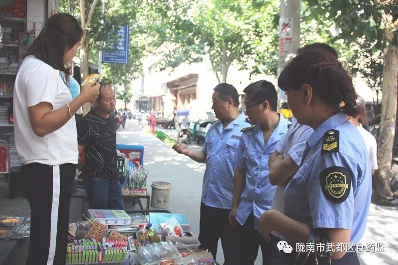 武都区食药局开展校园及周边“五毛食品”专项整治工作