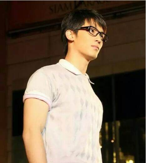 戴眼镜禁欲系的男星,戴眼镜帅哥禁欲系
