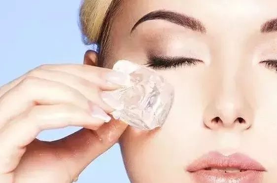 这7个方法迅速缓解你的黑眼圈,黑眼圈或黑眼袋怎么治疗