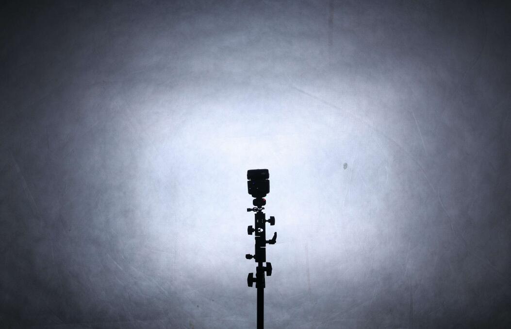 闪光灯和补光灯的效果有什么区别,补光用闪光灯还是led灯