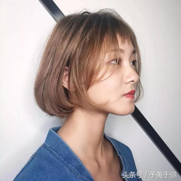 最近流行的造型烫发,瘦脸中长款烫发