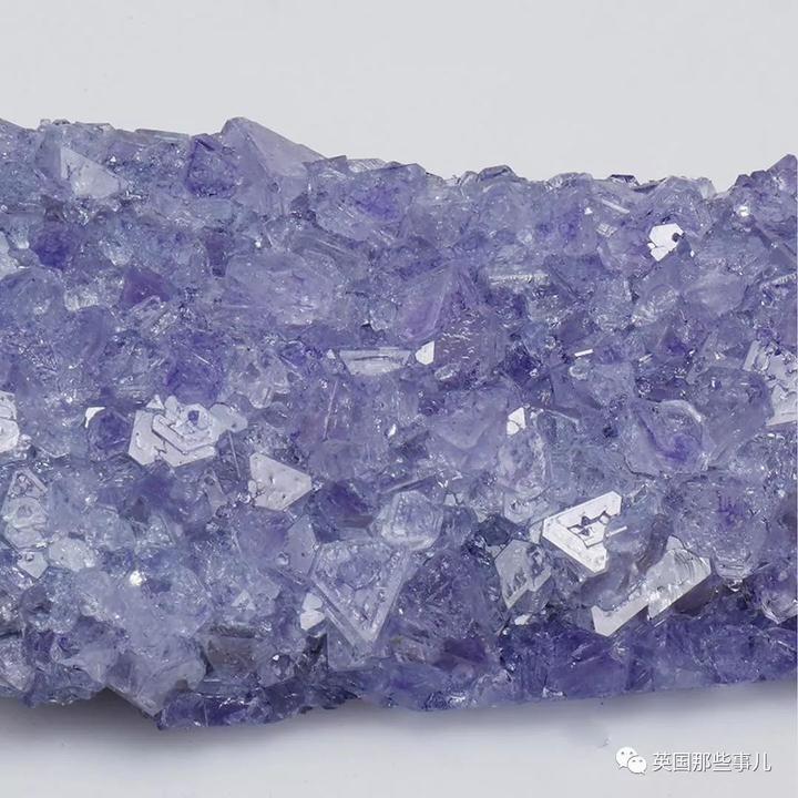 这个伦敦妹子，把脚汗做成了blingbling的水晶……