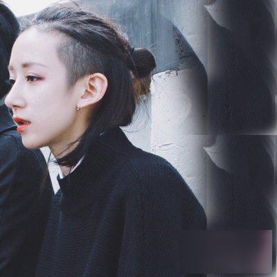 超长直发怎么扎俏皮可爱,怎么用直发棒卷出俏皮卷发