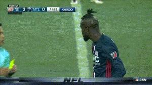 内马尔吃黄牌,内马尔戴面具被罚黄牌