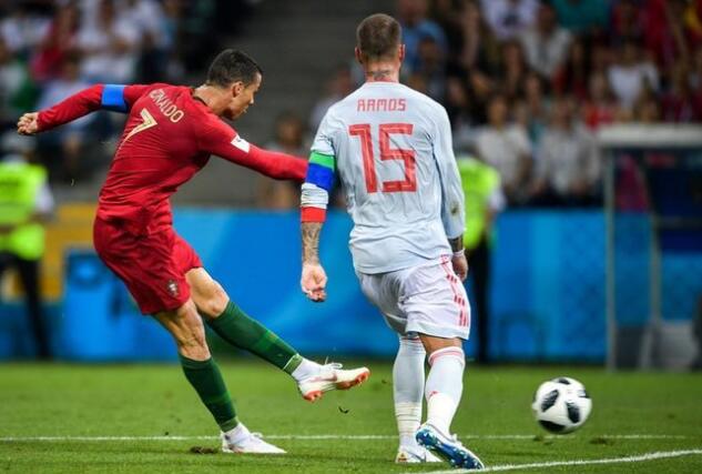 西班牙拉莫斯跟着c罗庆祝,c罗绝杀西班牙拉莫斯庆祝