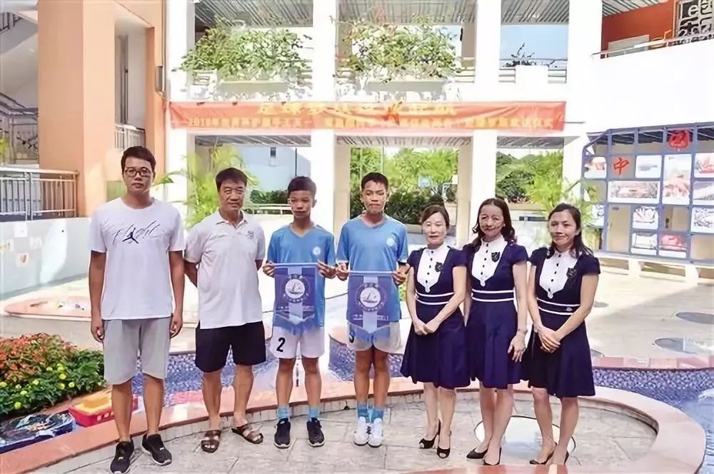 16岁少年担任世界杯护旗手,16岁少年成世界杯护旗手