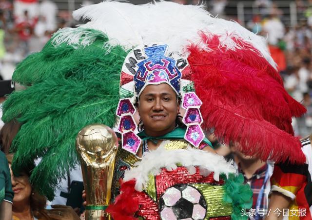 头顶“球场”化“猫”妆,“变相怪杰”满场飞,世界杯球迷谁最强