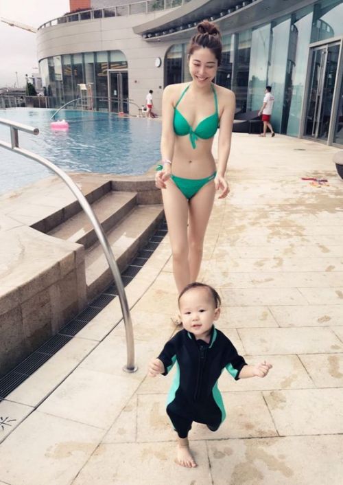 每晚看波的先生们女士们，讲波女郎张洛蔚长腿混血儿泳衣照放送啦