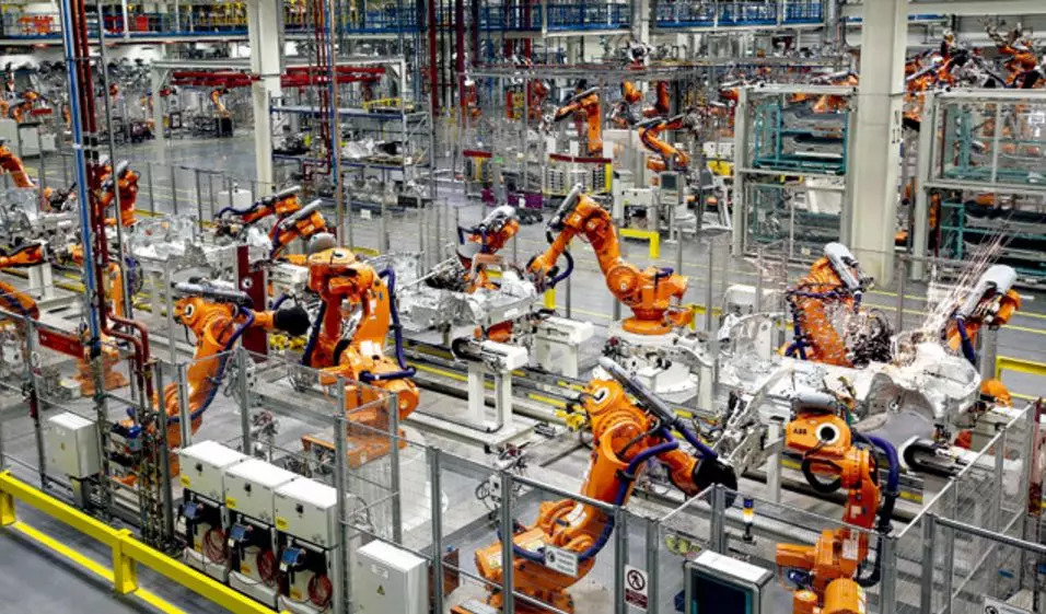 最狠包工头,两周市值狂跌1500亿不眨眼,要用机器人取代80%人力