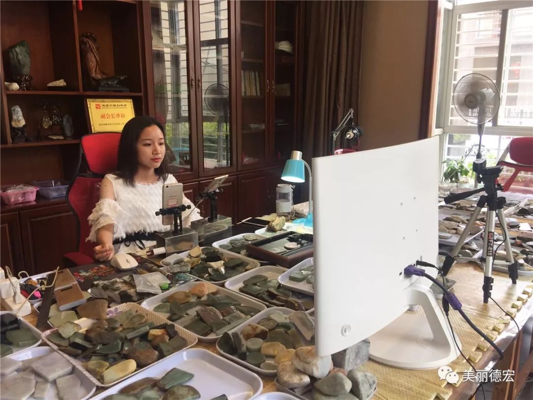 现场直播瑞丽翡翠,在瑞丽做翡翠直播用什么平台好