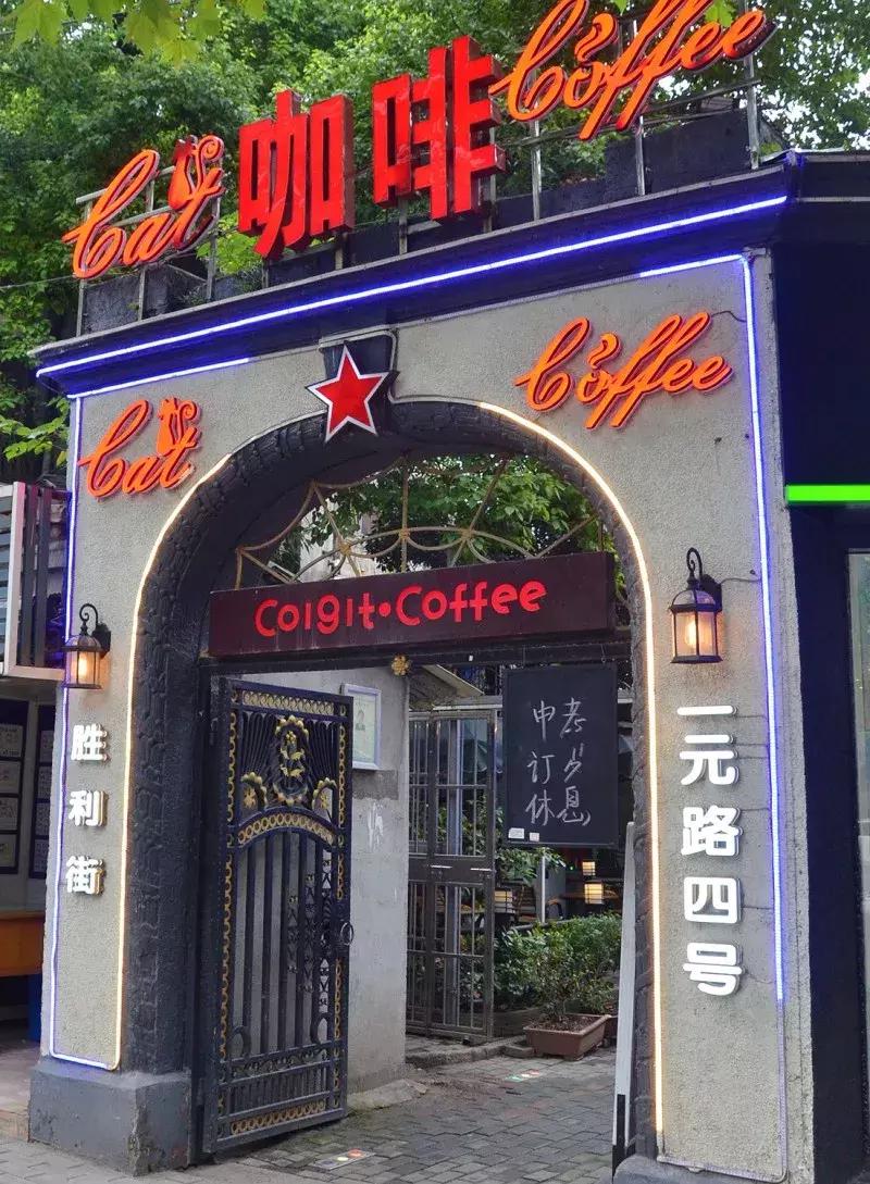 武汉美食必吃推荐粮道街饼夹烧卖,武汉一元路怪味烧饼几点开门