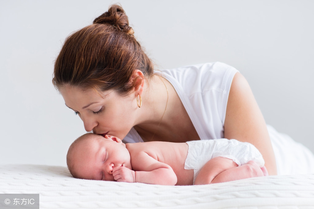 新生儿睡觉黑白颠倒怎么纠正过来,新生儿颠倒黑白睡觉怎么办