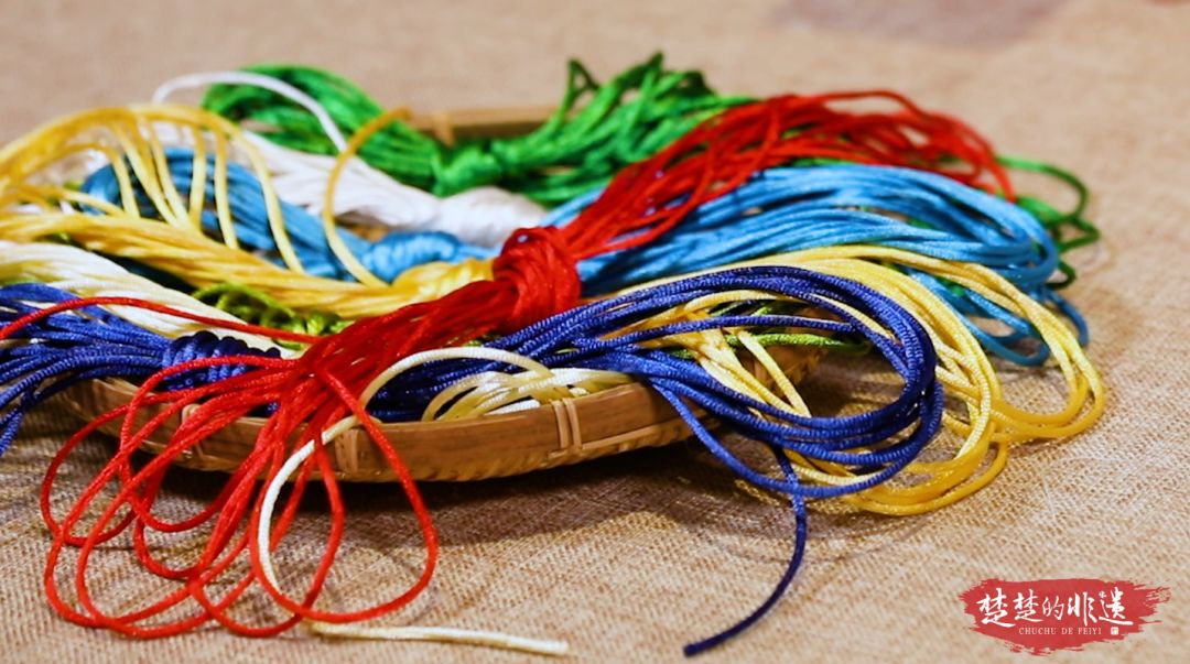 最简单的家常五彩绳,怎么用一根绳子做五彩绳