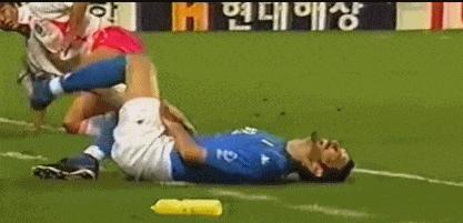 韩国队足球世界杯犯规小合集,02年世界杯韩国队犯规集锦