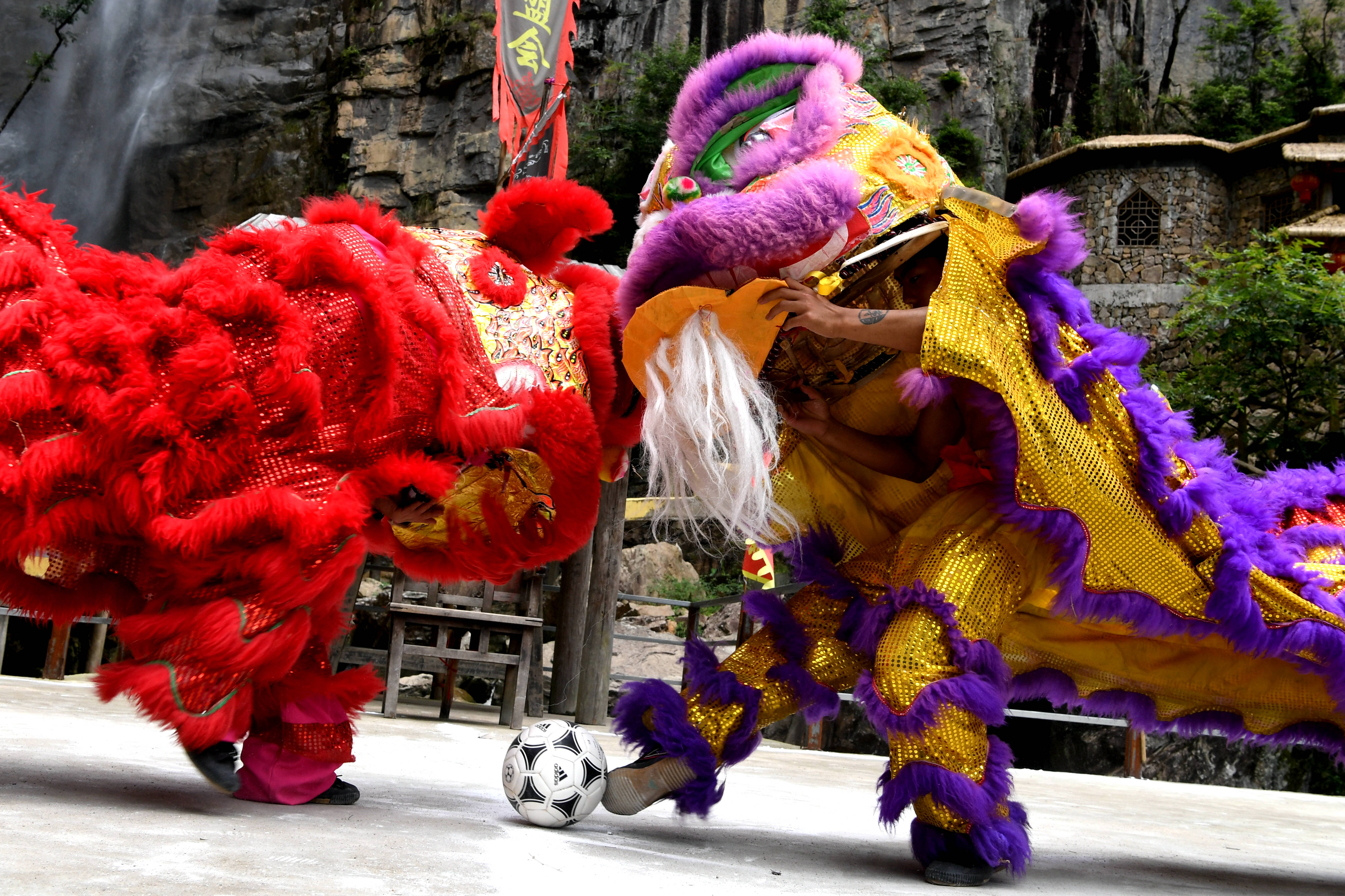 少林足球开播盛况,少林寺重出江湖