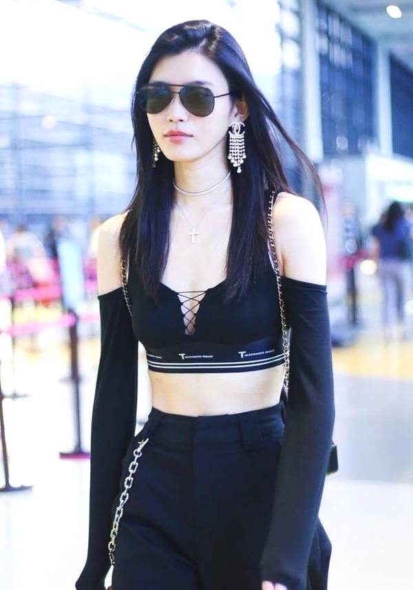 奚梦瑶机场视频,奚梦瑶露脐装照