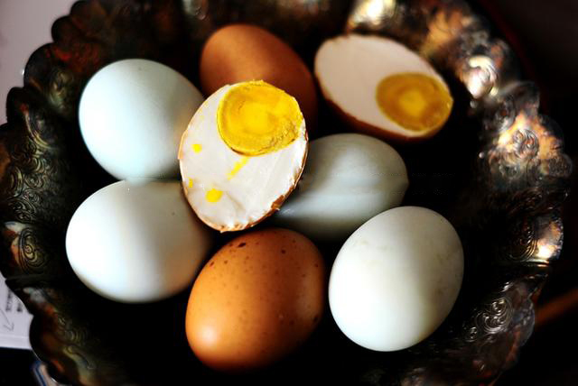 正宗高邮流油咸鸭蛋配方与做法,高邮咸鸭蛋正宗吃法