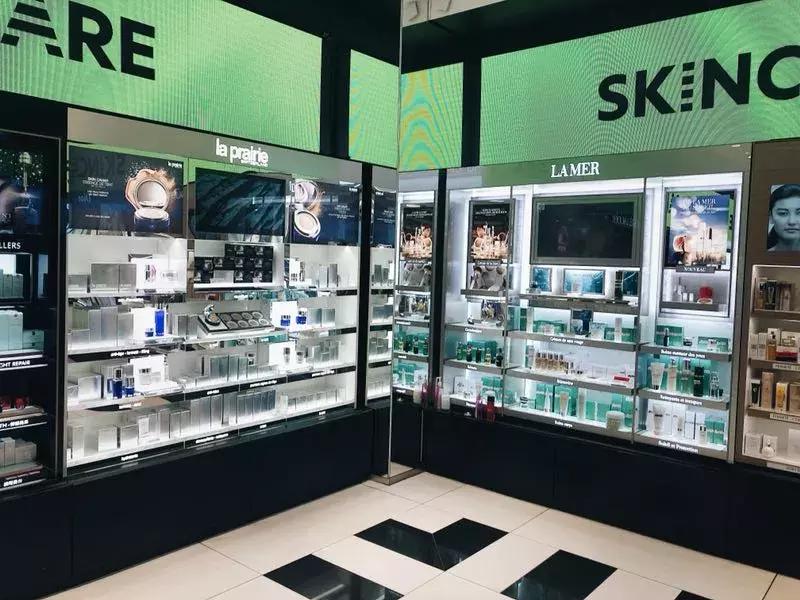 法国丝芙兰美女,外国加油站的女孩加油