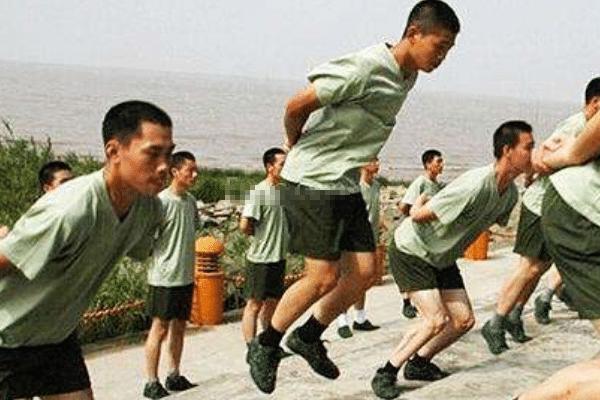 每天100个蛙跳会瘦吗,每天100个深蹲80个蛙跳有什么好处