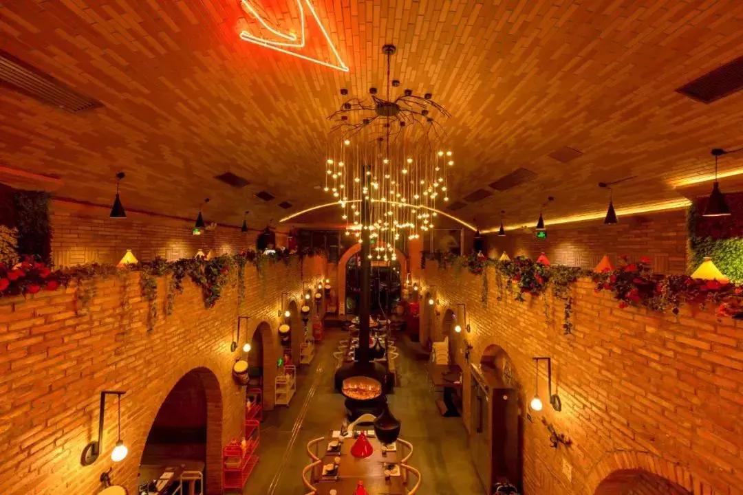 适合小情侣去的餐吧,一家很有情调和气氛的露天餐吧