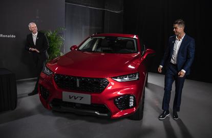 伊朗之战惊醒葡萄牙,“铁血队长”C罗与VV7并肩战斗到底