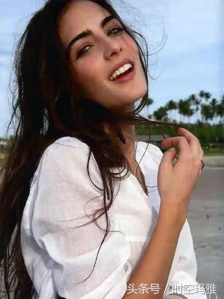 世界杯赛场那些高颜值女球迷瞬间,世界杯看台美女卡塔尔