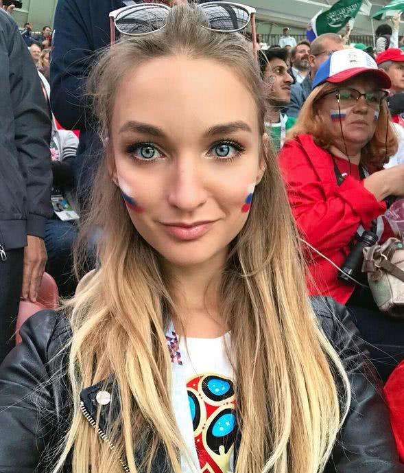 篮球场看台上的吸睛美女,中超看台美女球迷吸睛