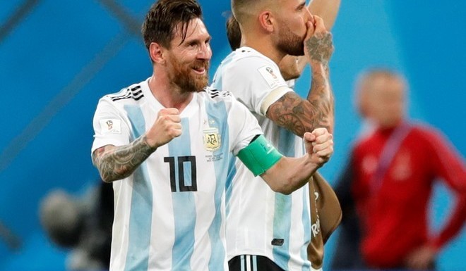 阿根廷梅西赛后欢庆胜利,阿根廷3-0克罗地亚梅西庆祝动作