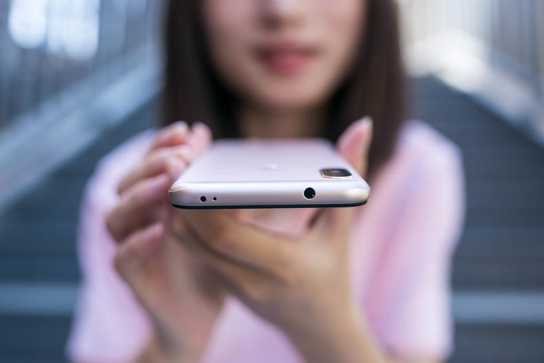 6.8寸刘海屏手机999,红米6pro刘海全面屏