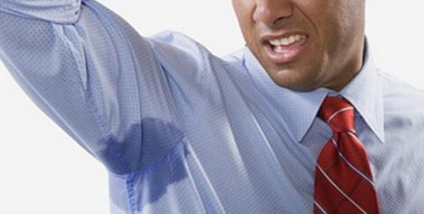 什么导致腋臭,女生腋臭是什么原因引起的