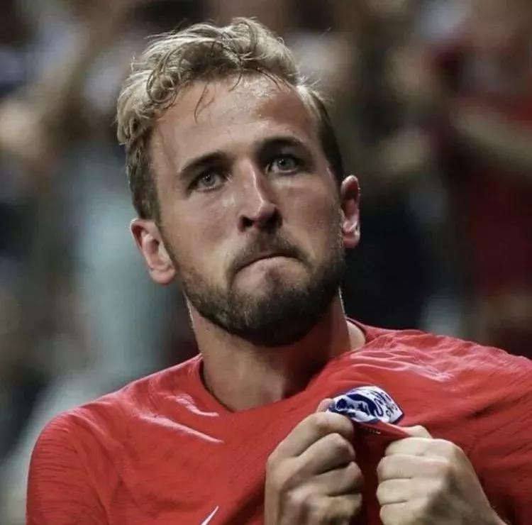 世界杯暖心故事大全,世界杯最暖心的一幕