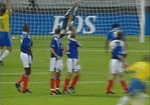 c罗电梯球踢法图解视频,电梯球落叶球香蕉球原理