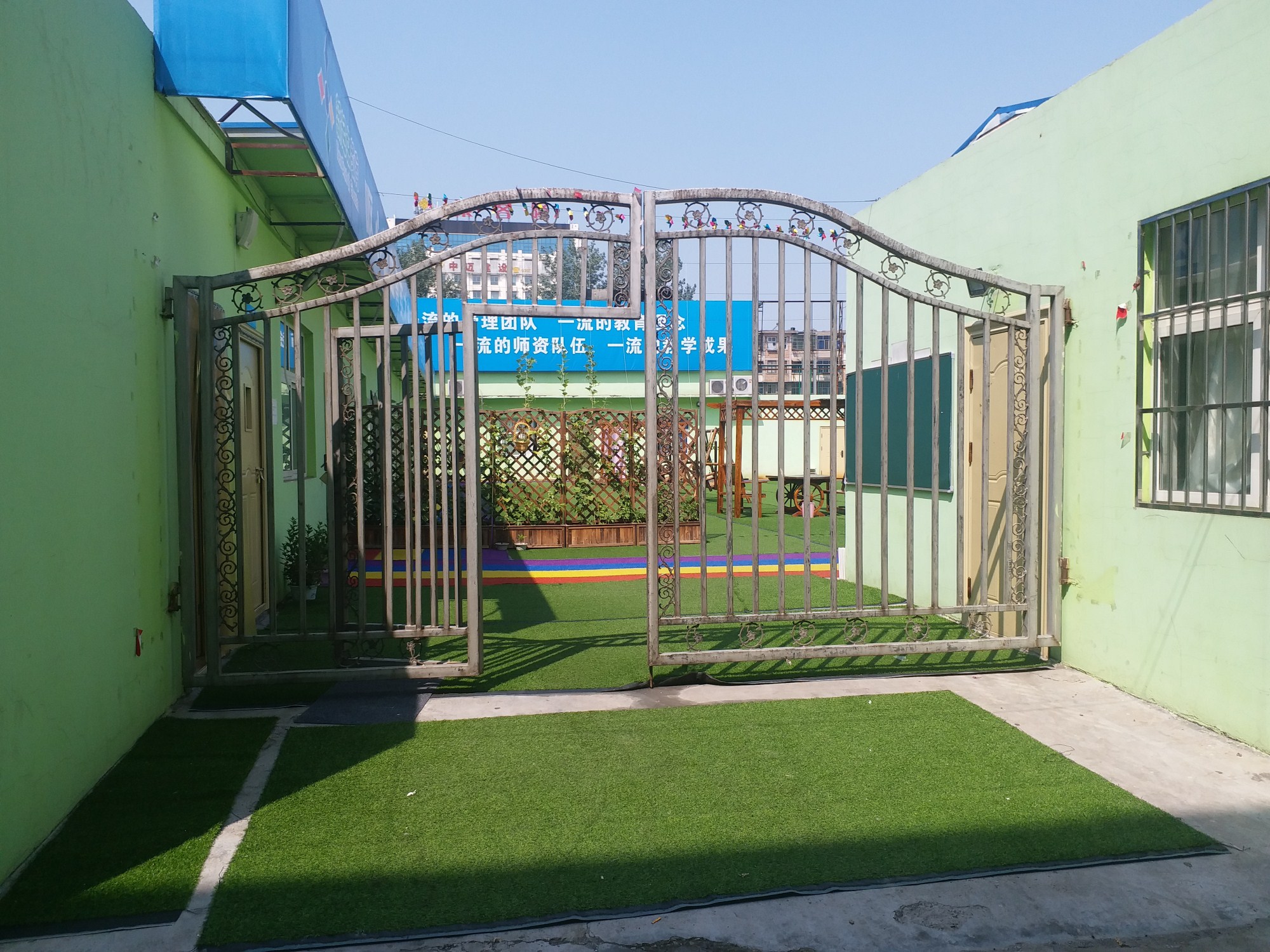 河南洛阳:在午托班抽烟被发现,老师逼孩子烟丝泡水喝下中毒送医