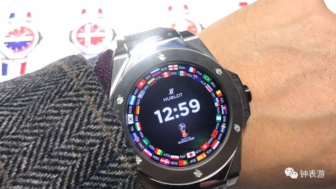 世界杯运动员戴什么表,世界杯裁判带领球员入场