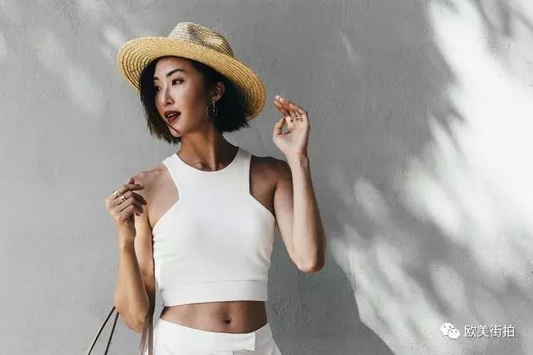 上身短白t恤下身怎么配好看,上身短下身长衣服穿搭