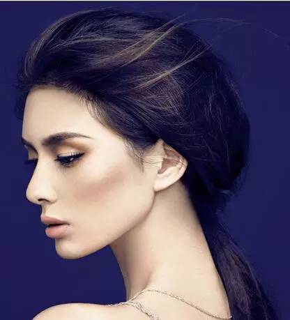 烫发后怎样扎头发好看,短烫发没有刘海怎么半扎头发好看