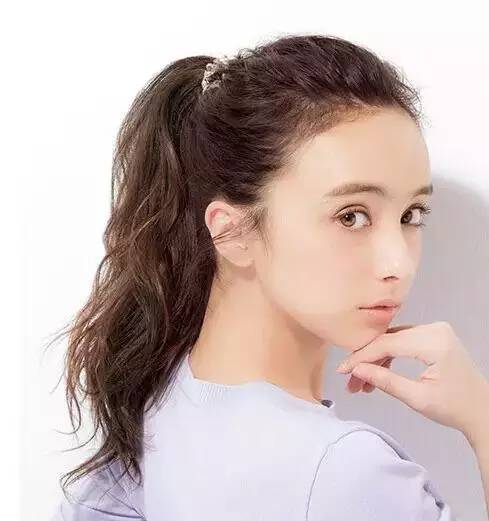 中分烫发怎样扎头发简单好看,烫发后怎么扎好看视频