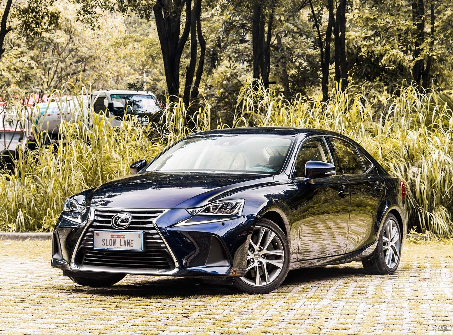这款高颜值轿车不只男人喜欢女孩看了也瞬间心动实拍雷克萨斯IS