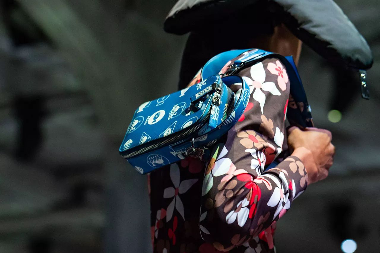 prada鍐嶇敓绯诲垪,prada鎹㈡帉闂ㄤ汉