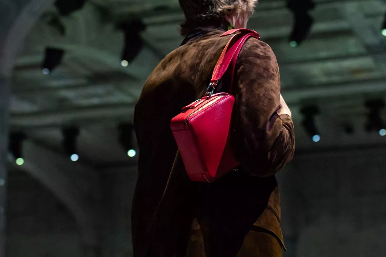 prada鍐嶇敓绯诲垪,prada鎹㈡帉闂ㄤ汉